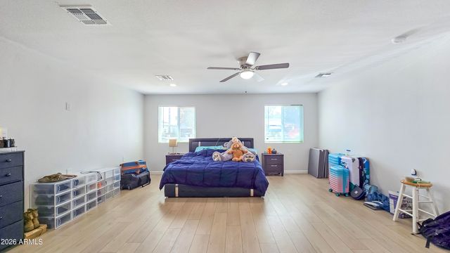 8012 W HIGHLAND Avenue, Phoenix, AZ 85033