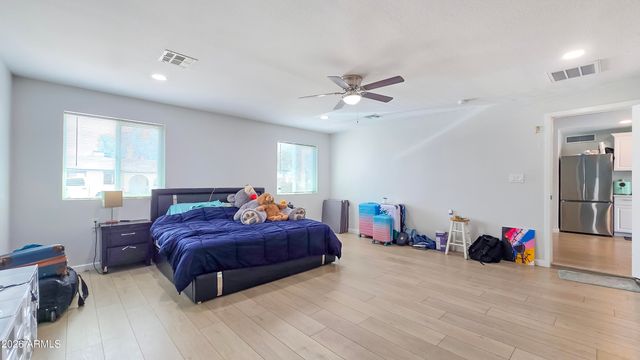 8012 W HIGHLAND Avenue, Phoenix, AZ 85033