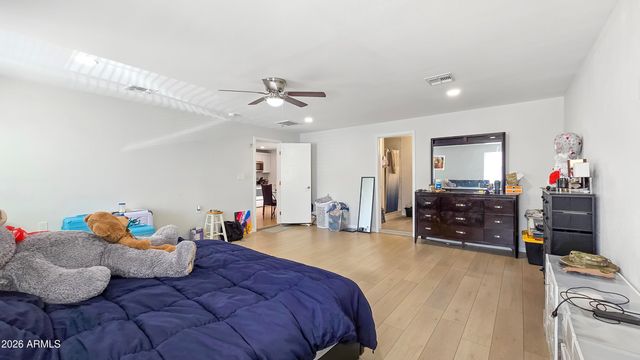 8012 W HIGHLAND Avenue, Phoenix, AZ 85033