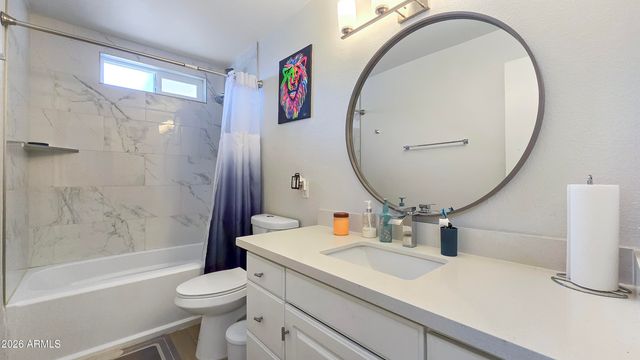 8012 W HIGHLAND Avenue, Phoenix, AZ 85033