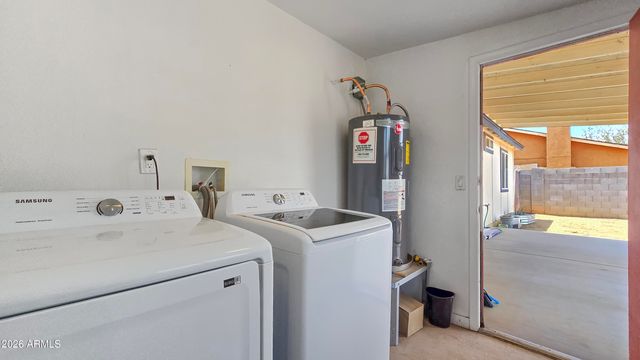 8012 W HIGHLAND Avenue, Phoenix, AZ 85033