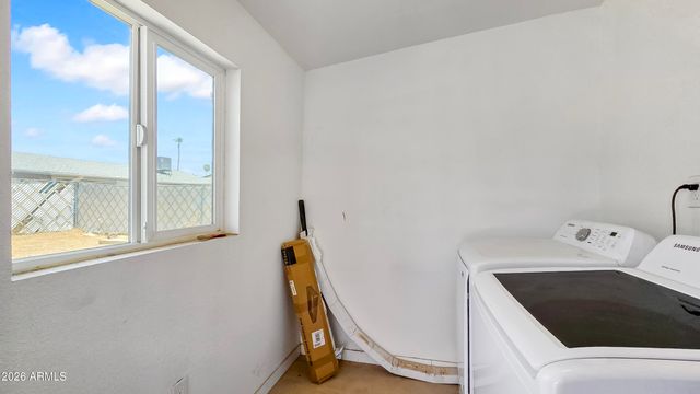 8012 W HIGHLAND Avenue, Phoenix, AZ 85033