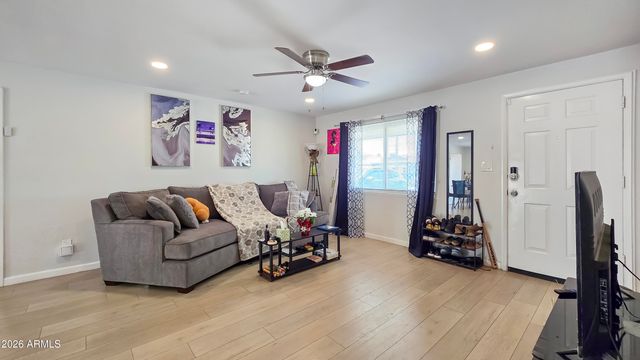 8012 W HIGHLAND Avenue, Phoenix, AZ 85033