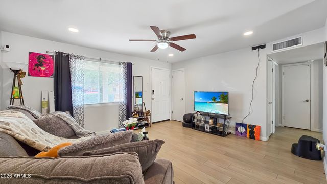 8012 W HIGHLAND Avenue, Phoenix, AZ 85033