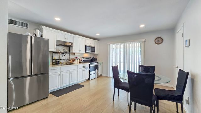 8012 W HIGHLAND Avenue, Phoenix, AZ 85033
