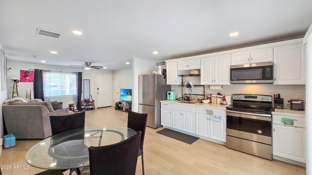 8012 W HIGHLAND Avenue, Phoenix, AZ 85033