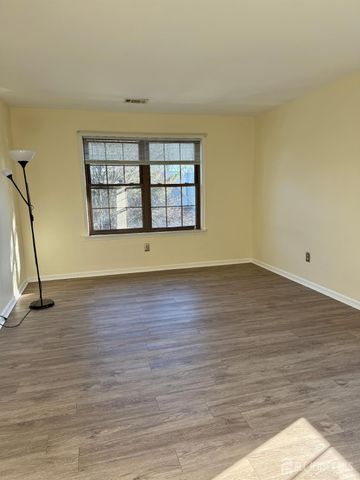 809 Woodhaven Drive, Edison, NJ 08817