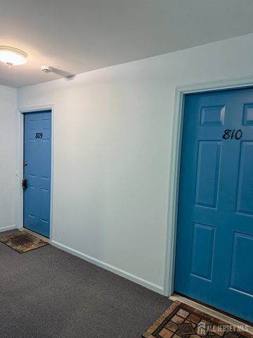 809 Woodhaven Drive, Edison, NJ 08817