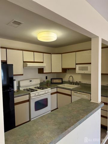 809 Woodhaven Drive, Edison, NJ 08817