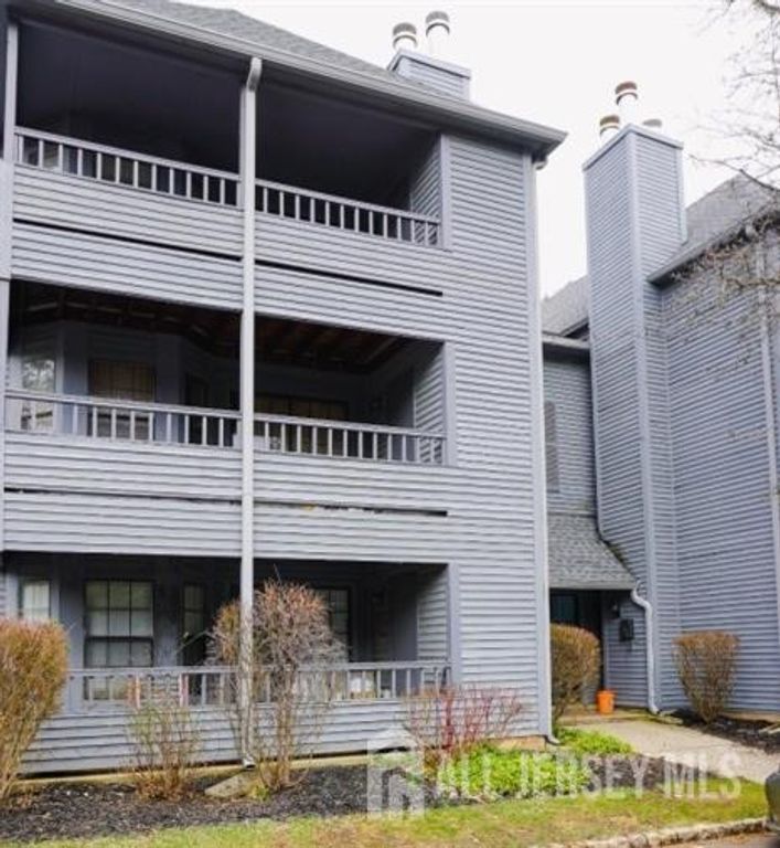 809 Woodhaven Drive, Edison, NJ 08817