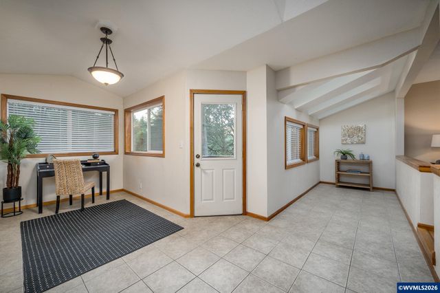 1520 Laurel Heights Dr NW, Albany, OR 97321