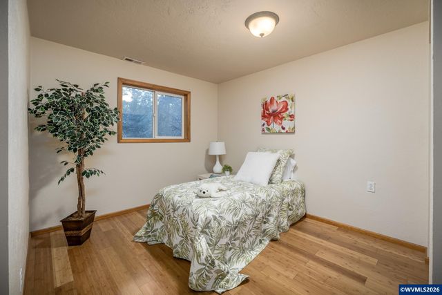 1520 Laurel Heights Dr NW, Albany, OR 97321