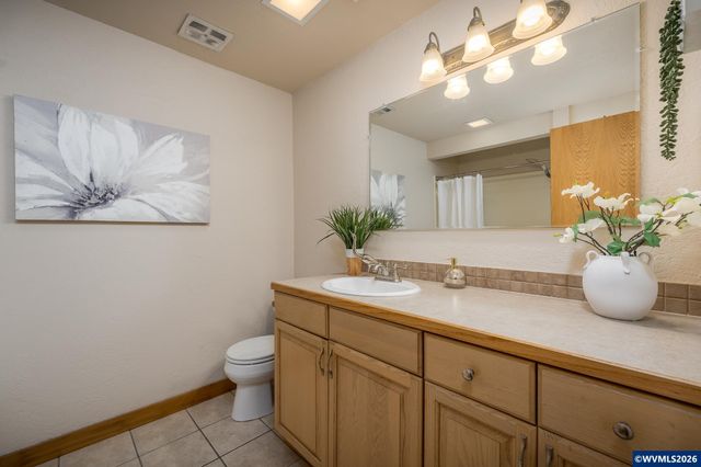1520 Laurel Heights Dr NW, Albany, OR 97321