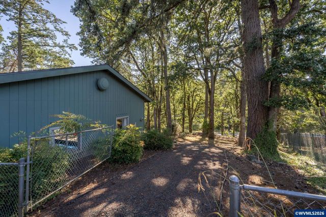 1520 Laurel Heights Dr NW, Albany, OR 97321