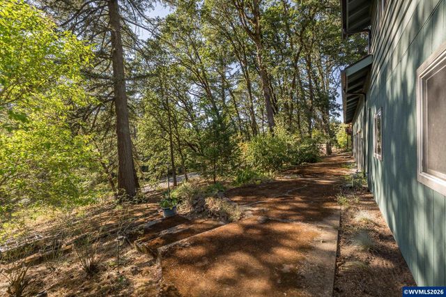 1520 Laurel Heights Dr NW, Albany, OR 97321