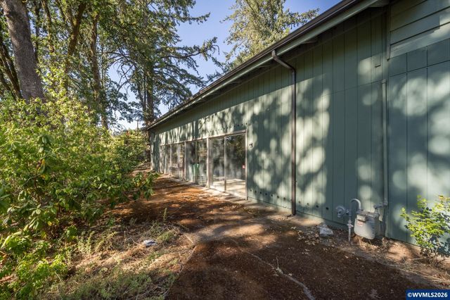1520 Laurel Heights Dr NW, Albany, OR 97321