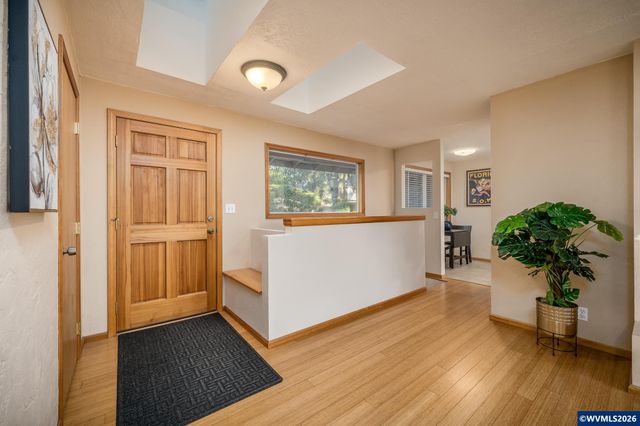 1520 Laurel Heights Dr NW, Albany, OR 97321