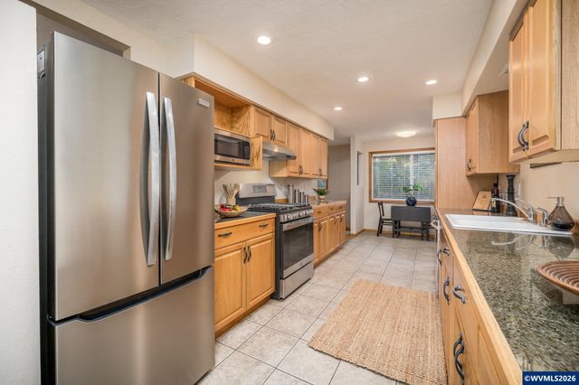 1520 Laurel Heights Dr NW, Albany, OR 97321
