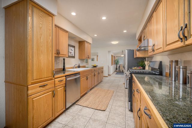 1520 Laurel Heights Dr NW, Albany, OR 97321