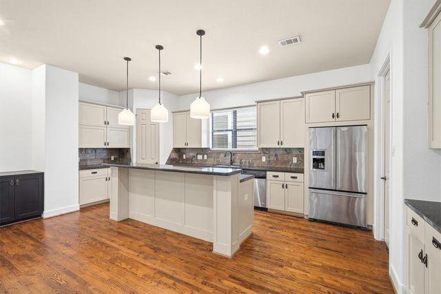 1605 W 14th Street, Houston, TX 77008