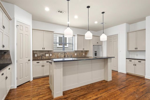 1605 W 14th Street, Houston, TX 77008