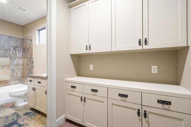 1605 W 14th Street, Houston, TX 77008