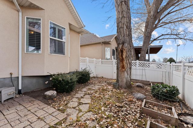 9928 S CASCADE DR, Sandy, UT 84070