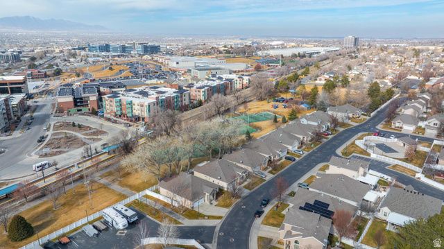 9928 S CASCADE DR, Sandy, UT 84070