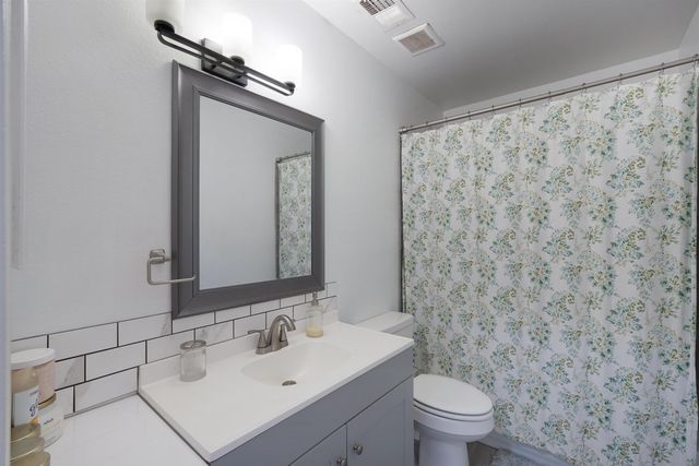 1657 Skyview Circle NE, Rio Rancho, NM 87144
