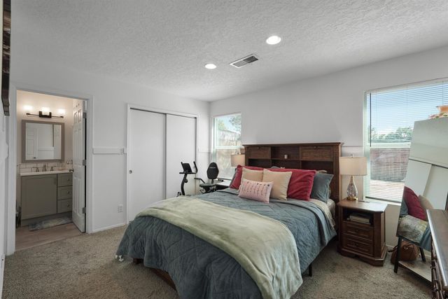 1657 Skyview Circle NE, Rio Rancho, NM 87144