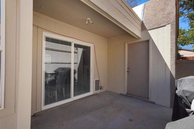 1657 Skyview Circle NE, Rio Rancho, NM 87144