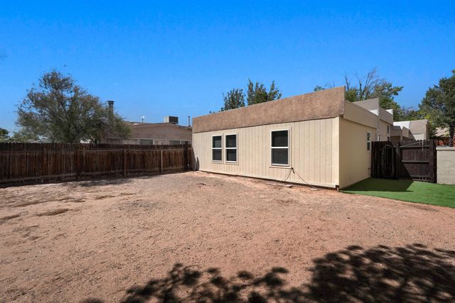 1657 Skyview Circle NE, Rio Rancho, NM 87144
