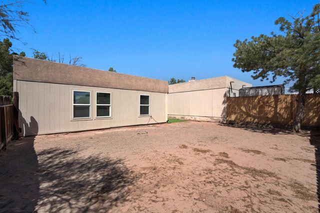 1657 Skyview Circle NE, Rio Rancho, NM 87144
