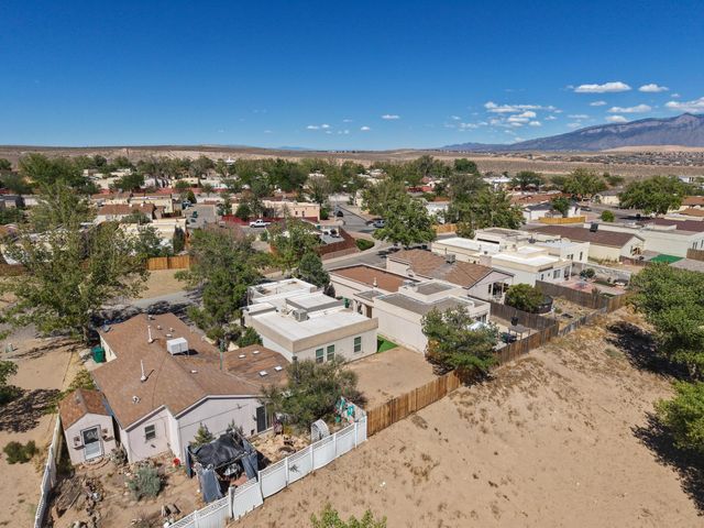 1657 Skyview Circle NE, Rio Rancho, NM 87144