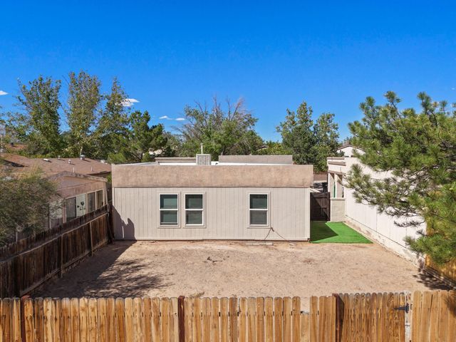 1657 Skyview Circle NE, Rio Rancho, NM 87144