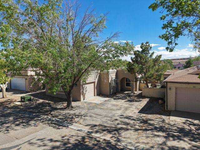 1657 Skyview Circle NE, Rio Rancho, NM 87144