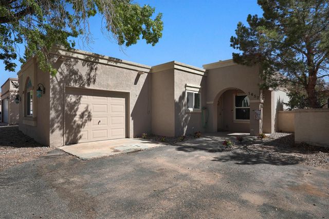 1657 Skyview Circle NE, Rio Rancho, NM 87144