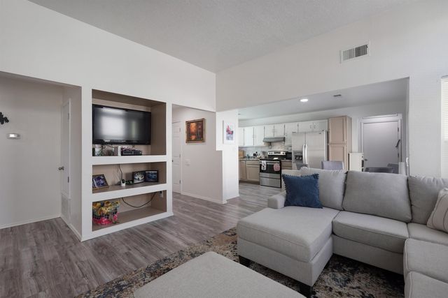 1657 Skyview Circle NE, Rio Rancho, NM 87144
