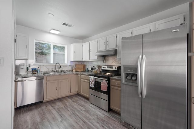 1657 Skyview Circle NE, Rio Rancho, NM 87144