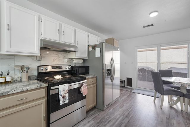 1657 Skyview Circle NE, Rio Rancho, NM 87144