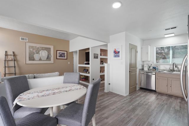 1657 Skyview Circle NE, Rio Rancho, NM 87144