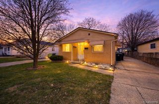 17245 Ivanhoe Street, Roseville, MI 48066