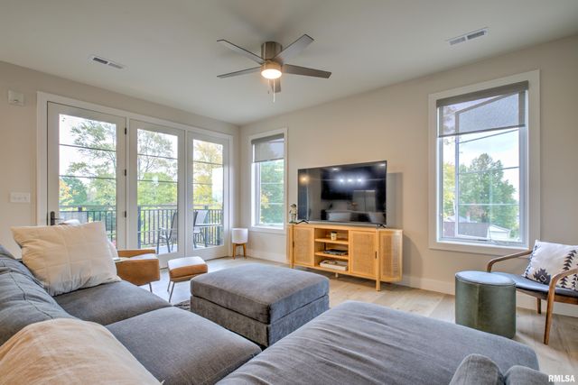1310 E Samuel Ave Apt 3A, Peoria Heights, IL 61616