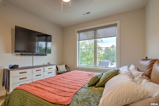 1310 E Samuel Ave Apt 3A, Peoria Heights, IL 61616