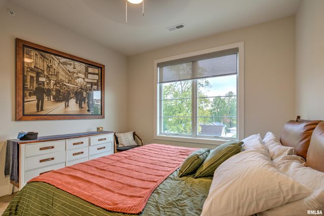 1310 E Samuel Ave Apt 3A, Peoria Heights, IL 61616