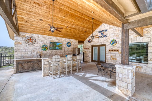 274 Mountain Laurel, Concan, TX 78838