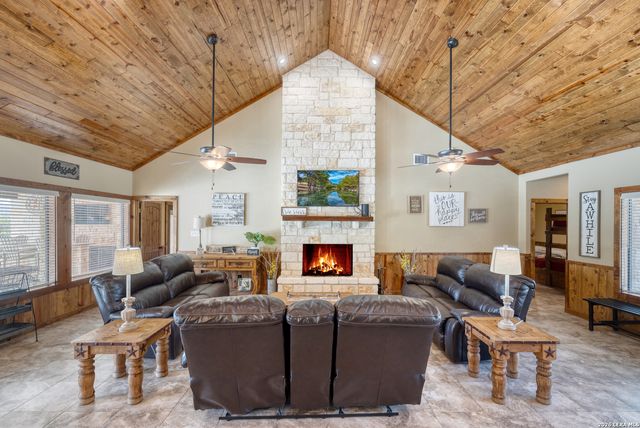 274 Mountain Laurel, Concan, TX 78838