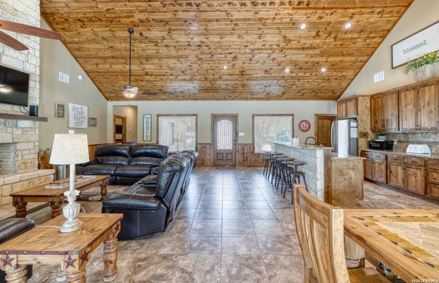 274 Mountain Laurel, Concan, TX 78838