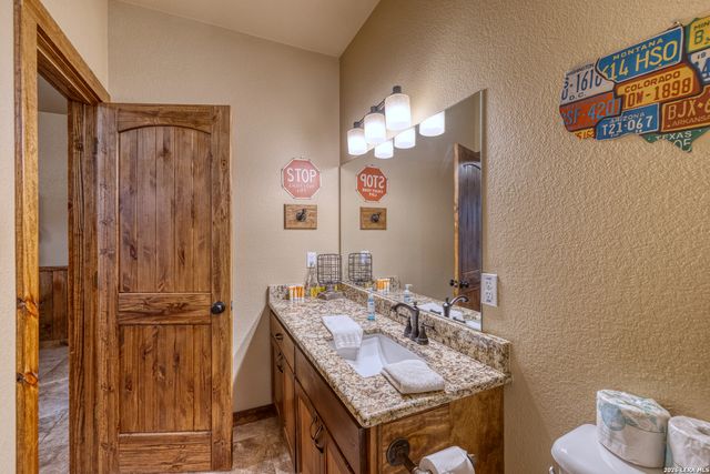 274 Mountain Laurel, Concan, TX 78838