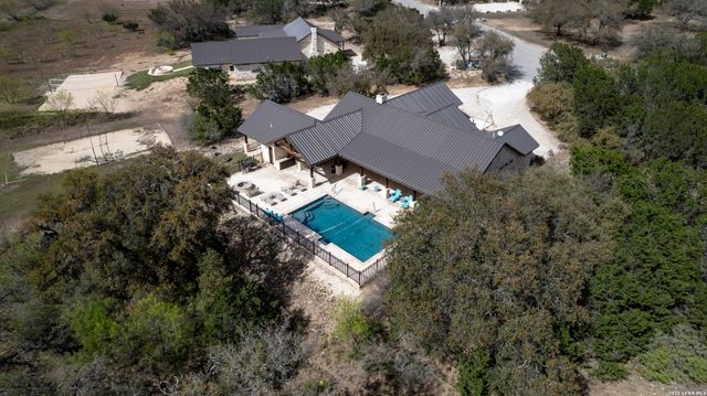 274 Mountain Laurel, Concan, TX 78838